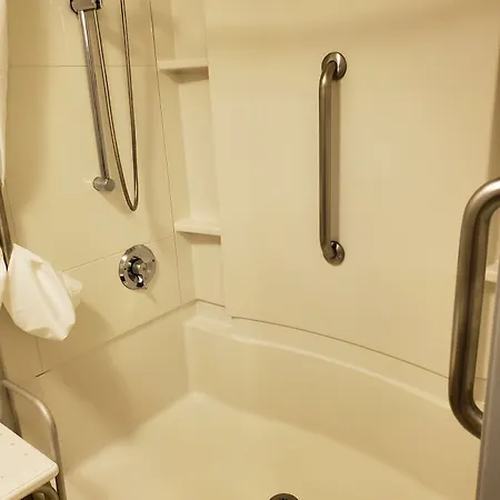 Western Des Thermes - Les Bains Sete Otel Balaruc-les-Bains